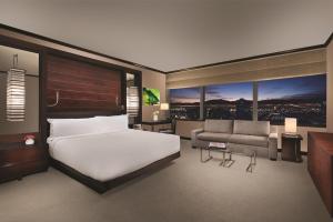Postel nebo postele na pokoji v ubytování Gorgeous Suite Vdara 22nd FLR - POOL View - FREE Valet