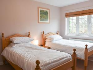 two beds sitting next to each other in a bedroom at Black Bank House in Studdon