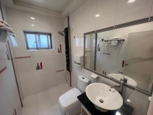 Koupelna v ubytování Ibiza Inn Kenting II