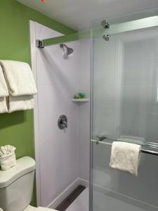 Bilik mandi di The Aqua Pacific Hotel +22 gambar