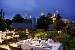 A restaurant or other place to eat at Eresin Hotels Sultanahmet - Boutique Class