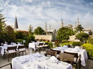 A restaurant or other place to eat at Eresin Hotels Sultanahmet - Boutique Class