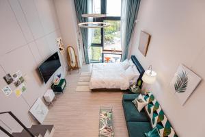 an overhead view of a room with a bed and a couch at Ocean Marina Suite View in Yeosu