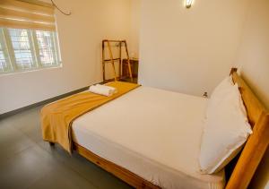 Postel nebo postele na pokoji v ubytování Ocean View Beach Villa Varkala by VOYE HOMES