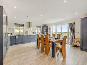 a kitchen and dining room with a table and chairs at The Pastures - Uk41853 in Maltby le Marsh