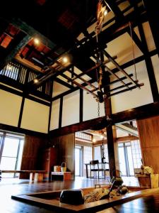 a large room with a large room with a beam at Tanekura Inn 