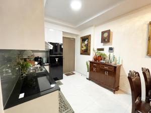 Ductaigallery's Entire Apt & Happy One Building的厨房或小厨房