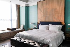 Qingdao Oriental Studio Chuangzhi SSAW Hotel 객실 침대
