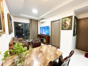 a dining room with a table and chairs at Ductaigallery's Apt& Pool-Good view in Ấp Phú Thọ