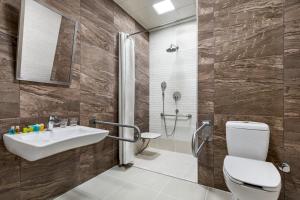 حمام في Wyndham Baku