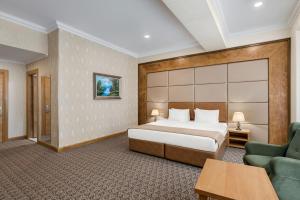 سرير أو أسرّة في غرفة في Wyndham Baku