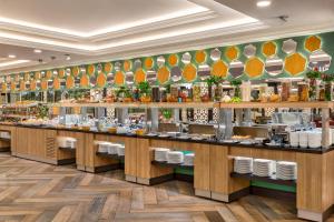 مطعم أو مكان آخر لتناول الطعام في Wyndham Baku