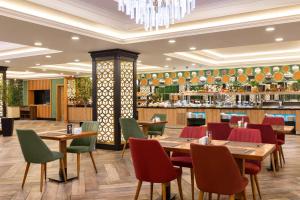 مطعم أو مكان آخر لتناول الطعام في Wyndham Baku