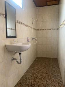 Ένα μπάνιο στο Bima Homestay Lembongan +29 φωτογραφίες