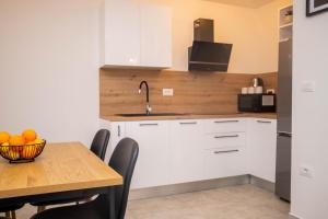 Kuchyň nebo kuchyňský kout v ubytování Apartment Fioretti