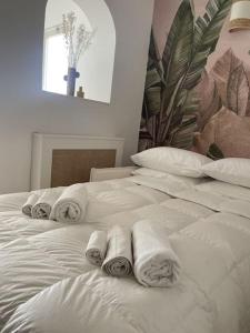 A bed or beds in a room at Ultra stylish modern attic