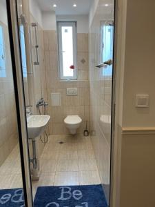 A bathroom at Vitosha 60