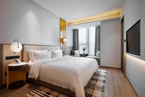 Qingdao Oriental Studio Chuangzhi SSAW Hotel 객실 침대
