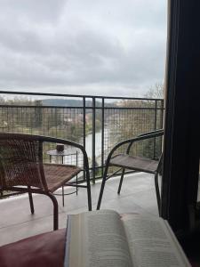 an open book on a balcony with a table and chairs at byt v blízkosti centra a v klidné zóně in Tábor
