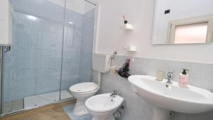 Ένα μπάνιο στο Monolocale Porta Napoli +25 φωτογραφίες