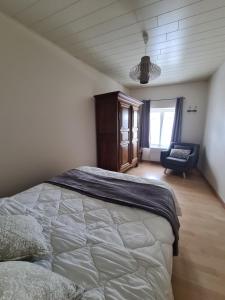 Łóżko lub łóżka w pokoju w obiekcie L'Ange gîte de groupe proche du Puy du Fou