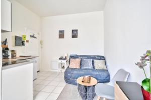 Dapur atau dapur kecil di Magnificent studio near Paris +7 gambar