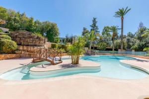Zdjęcie z galerii obiektu Cannes Californie, Calm, AC, terrace, swimming pools, tennis w Cannes