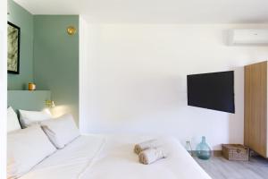 Zdjęcie z galerii obiektu Cannes Californie, Calm, AC, terrace, swimming pools, tennis w Cannes