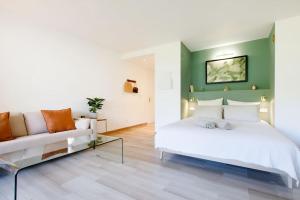 Zdjęcie z galerii obiektu Cannes Californie, Calm, AC, terrace, swimming pools, tennis w Cannes