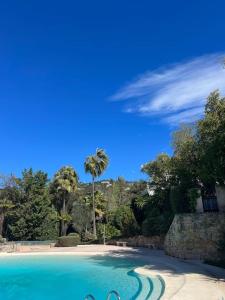 Zdjęcie z galerii obiektu Cannes Californie, Calm, AC, terrace, swimming pools, tennis w Cannes