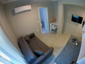 TV a/nebo společenská místnost v ubytování MirAlya Homes