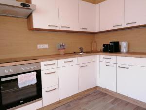 Η κουζίνα ή μικρή κουζίνα στο Ferienwohnung Haus Sama