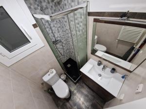 Kúpeľňa v ubytovaní Apartamento CREMALLERA Ribes de Freser + 2 fotografie