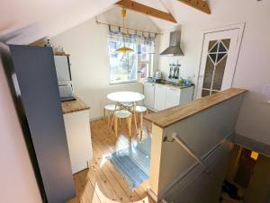 an overhead view of a kitchen with a table at Kaberneeme Puhkemaja - Kaberneeme Vacation House in Kaberneeme