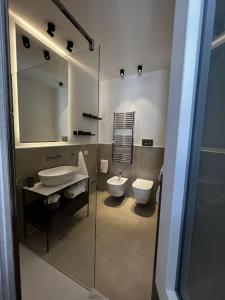 a bathroom with two sinks and two toilets at Al civico 50 in Andria