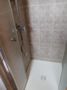 Ένα μπάνιο στο Lanteuil Maison de vacances à côté de brive et collonge la rouge