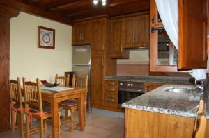Kuchyň nebo kuchyňský kout v ubytování Gestiona2R - Casa en Colombres centro