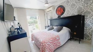 Posteľ alebo postele v izbe v ubytovaní Apartamentos Saint Malo Familidays
