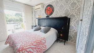 Posteľ alebo postele v izbe v ubytovaní Apartamentos Saint Malo Familidays