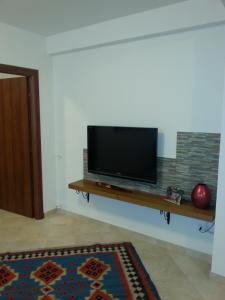 A television and/or entertainment centre at Villa nella
