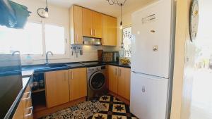 Kuchyňa alebo kuchynka v ubytovaní Apartamentos Saint Malo Familidays