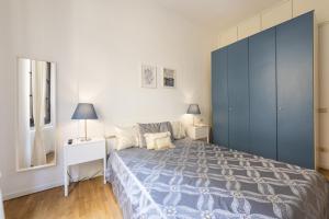 A bed or beds in a room at Apartments Florence- The retreat