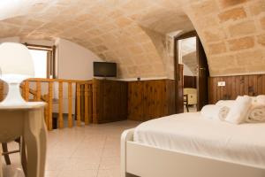 a bedroom with a bed and a tv in a room at La Casa dell'oste in Monopoli