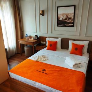 Un pat sau paturi într-o cameră la Burckin Suleymaniye