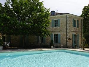 Bazén v ubytování Château de l'Isle - Chambres d'Hôtes nebo v jeho okolí