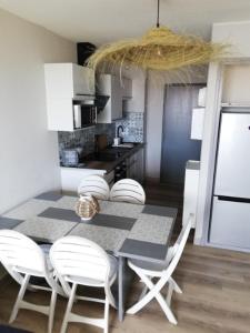 Fotografia z galérie ubytovania Superbe Appartement T3 Cabine avec Vue Mer, Narbonne Plage- 6LP39 v destinácii Narbonne-Plage