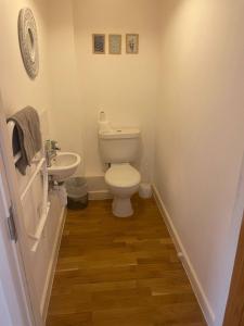 a bathroom with a toilet and a sink at House 6 Goldcroft - Walk to Beach & Village, Pet-friendly & hottub in Porthtowan