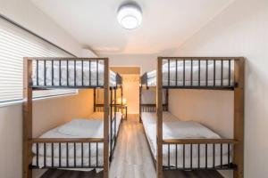 two bunk beds in a room with a window at LINKAGE STAY HAKONE YUMOTO in Hakone