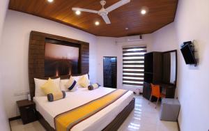 a bedroom with a bed and a flat screen tv at Winter Villa in Kandy +14 photos