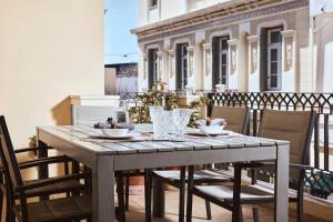 Restoran atau tempat lain untuk makan di Plaka's Villa with Breathtaking Acropolis view